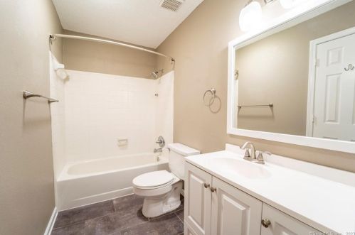 95 Carriage Crossing Ln, Middletown, CT 06457-5830