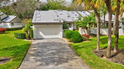 7 Clubhouse Ln, Boynton Beach, FL 33436-6056