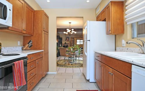 4135 La Cienega Dr, Tucson, AZ 85712-1423