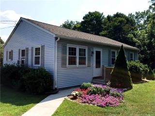 410 Union St, Guilford, CT 06437-2828