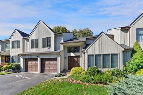 31 Fawn Ln, Somers Town, NY 10589-2437