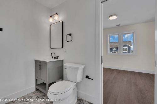 1217 Niihau Dr, Lacey NJ  08731-4702 exterior