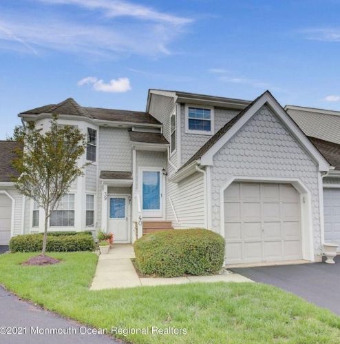 40 Poplar Pl, East Freehold, NJ 07728-4172