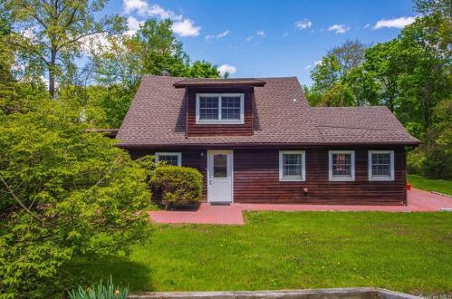 1756 Horton Rd, Mohegan Lake, NY 10547-1605