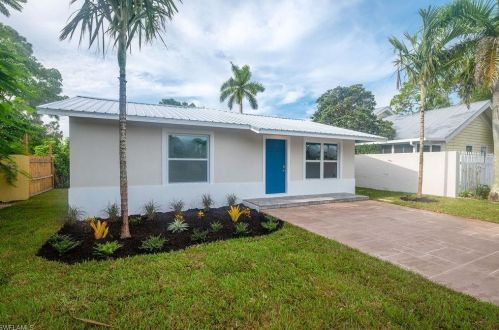 712 110th Ave, Naples, FL 34108-1820