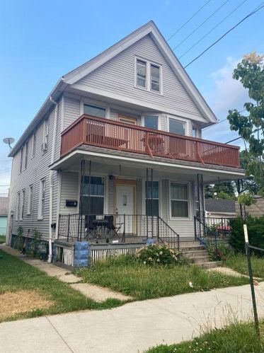 1322 Dakota St, Milwaukee, WI 53215-3848