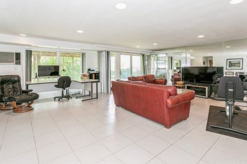 1089 Fordham Ln, Woodsburgh NY  11598-1015 exterior
