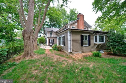 100 Colonial Hwy, Hamilton VA  20158-9012 exterior