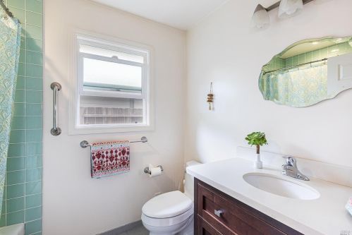 2128 Hvn Dr, Santa Rosa CA 95404-3221 exterior