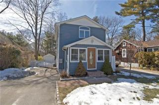 670 Washington Dr, Center Port, NY 11721-1809