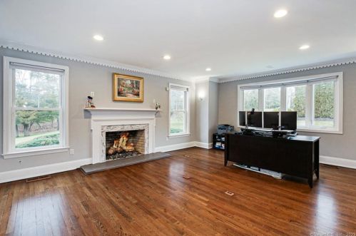 20 Algonquin Ln, Bridgeport, CT 06612-1451