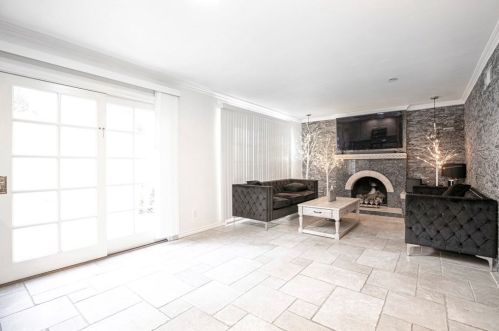 27067 Alabastro Dr, Santa Clarita CA  91354-2215 exterior