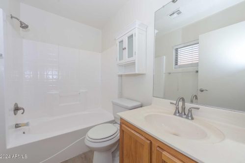 6620 Whispering Wind Dr, Glendale AZ  85310-3465 exterior