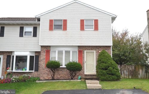 274 Riverview Dr, Ephrata, PA 17522-1875
