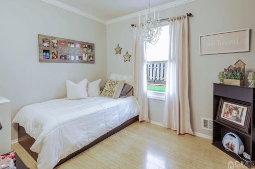 31 Portsmouth Dr, Old Bridge NJ  08857-3116 exterior