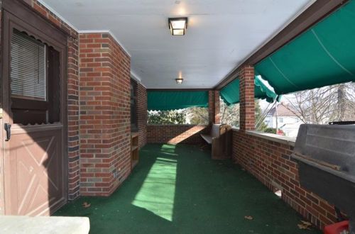 406 Vine St, Jeannette, PA 15644-2744