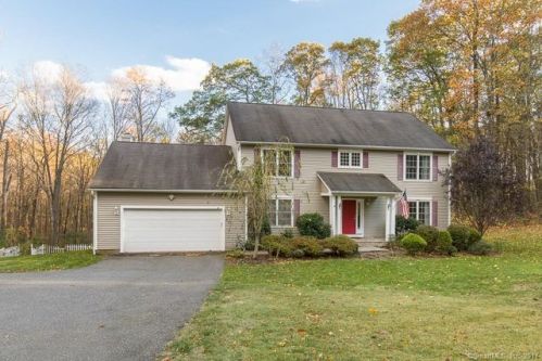 41 Nathan Hale Ct, Cheshire, CT 06410-1054