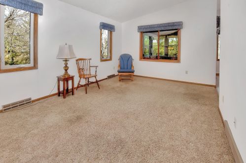 5668 Chatsworth St, Saint Paul, MN 55126-9104