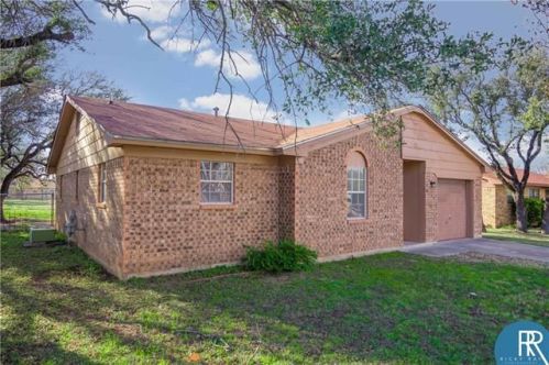 3315 1st St, Brownwood, TX 76801-6201