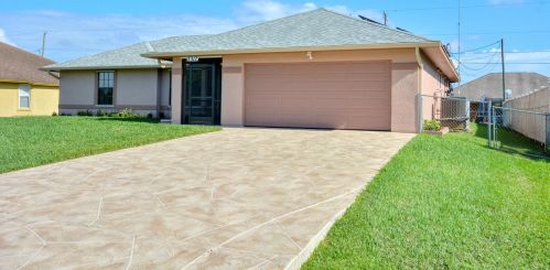 2317 Vale St, Fort Pierce, FL 34953-7426