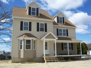 7 Barry Ave, Methuen, MA 01844-7301