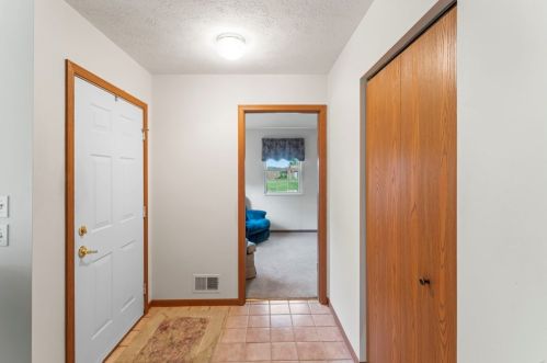 132 Barrington Dr, Noblestown, PA 15071-3043