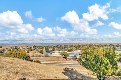 301 Rosemarie Pl, West Pittsburg CA  94565-6705 exterior