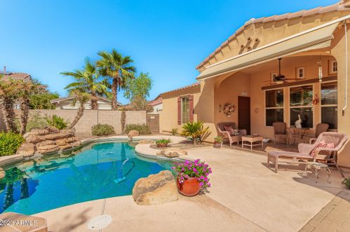 15342 Charter Oak Rd, Sun City, AZ 85379-9184