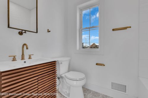 1217 Niihau Dr, Lacey NJ  08731-4702 exterior