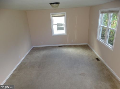 834 Hughes Dr, Trenton NJ  08690-1208 exterior