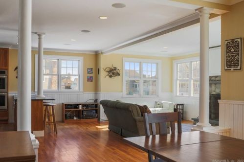 112 Atlantic Ave, Groton CT 06340-8803 exterior