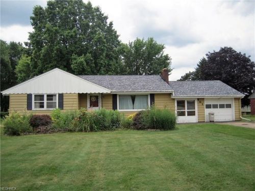 461 Harmony Ln, Campbell, OH 44405-1212