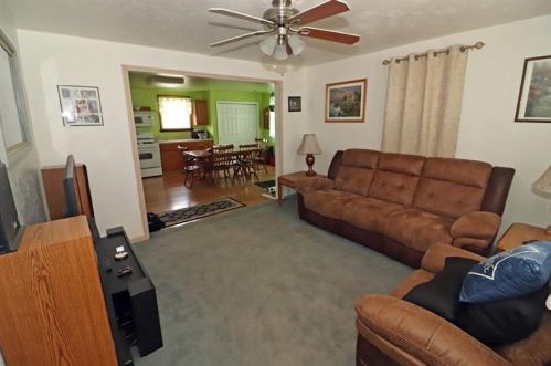 1111 Altman Rd, Jeannette, PA 15644-9769