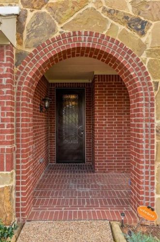 112 Ridgewood Dr, Euless TX  76039-4271 exterior