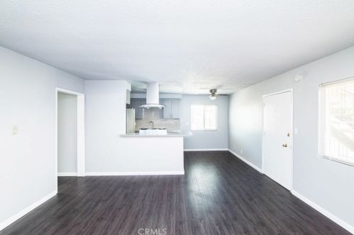 945 Locust Ave, Long Beach CA  90813-5805 exterior