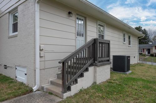 2601 Daye Dr, Greensboro NC  27406-6205 exterior