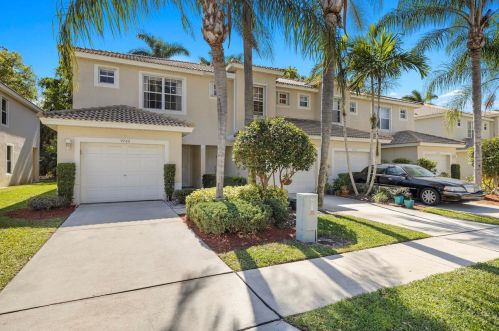 9746 Lago Dr, Boynton Beach, FL 33472-2770
