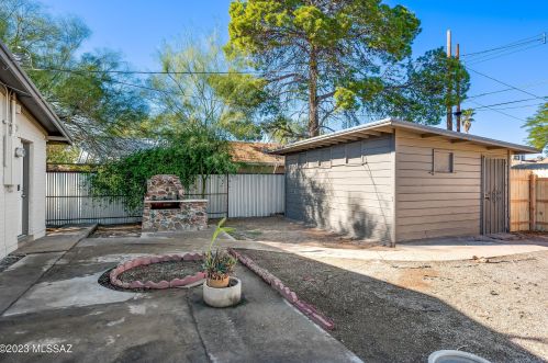 905 Prince Rd, Tucson AZ 85705-3025 exterior