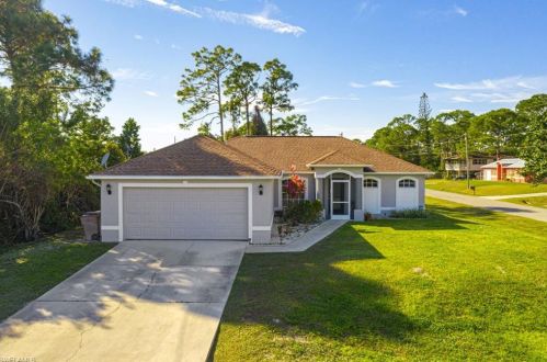 105 Clyde Ave, Lehigh Acres, FL 33971-1737