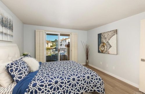 7442 Altiva Pl, Carlsbad CA 92009-6412 exterior