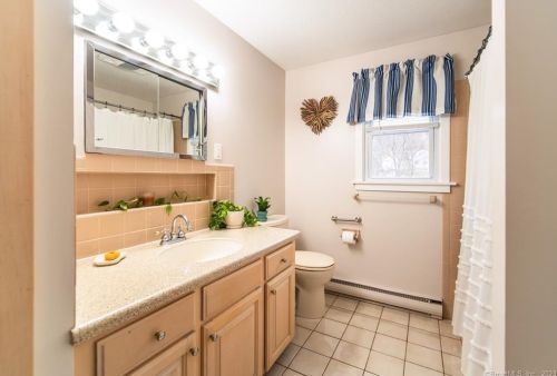 148 Dorothy Dr, Middletown CT  06457-5304 exterior