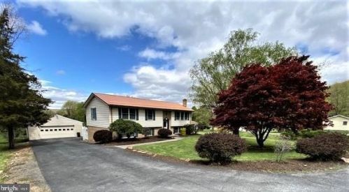 140 Carpenters Ave, Wardensville, WV 26851-7400