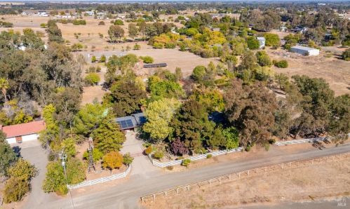 4557 Robinson Rd, Vacaville, CA 95688-9348