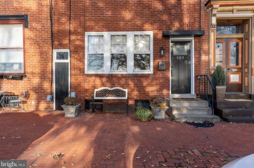 589 Front St, Harrisburg, PA 17104-1660