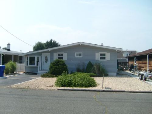 6 Pampano Dr, Bricktown, NJ 08723-7643