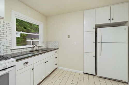 1025 Peekskill Hollow Rd, Tompkins Corners NY  10579-1715 exterior