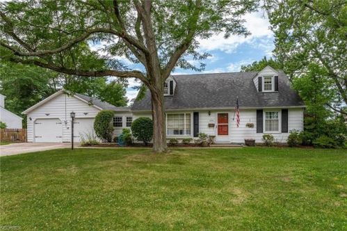 496 High Meadow Rd, Vermilion, OH 44001-1218