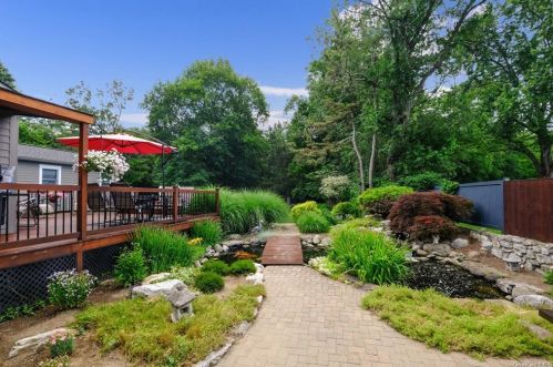 70 Mountain View Rd, Fishkill NY  12524-3209 exterior