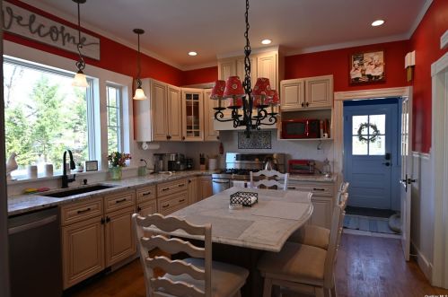 3325 Oaklawn Ave, Southold NY  11971-1942 exterior
