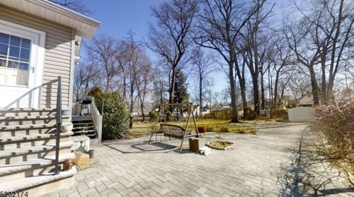 216 6th Ave, Roselle, NJ 07203-1128